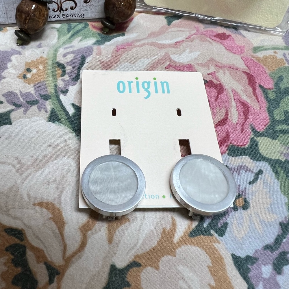 Clip On Earring bundle - Picture 6 of 16
